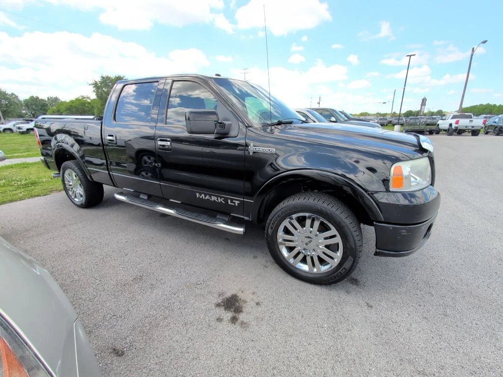 Used 2008 Lincoln Mark LT Base with VIN 5LTPW185X8FJ06013 for sale in Clarksville, IN