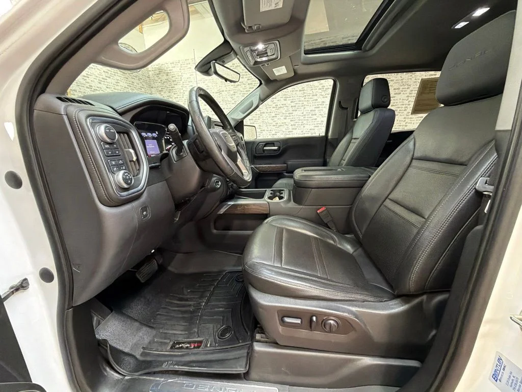 Used 2020 White Frost Tricoat GMC Denali image 23