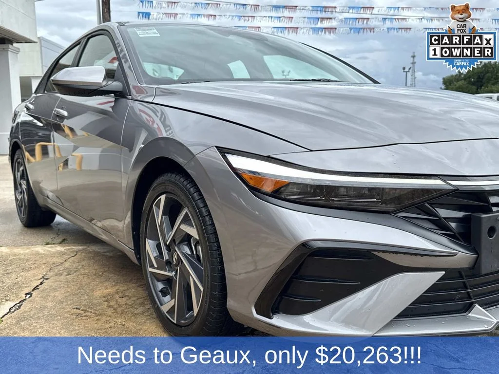 Used 2025 Silver Hyundai SEL Convenience image 19