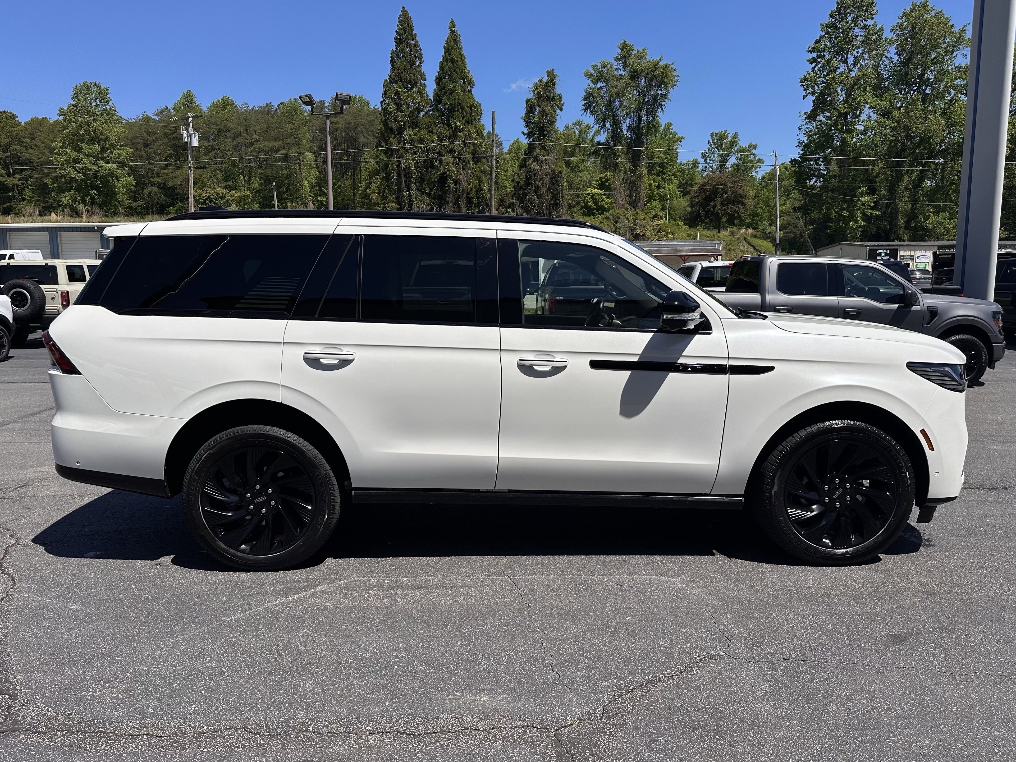 Used 2025 Pristine White Lincoln Reserve image 6