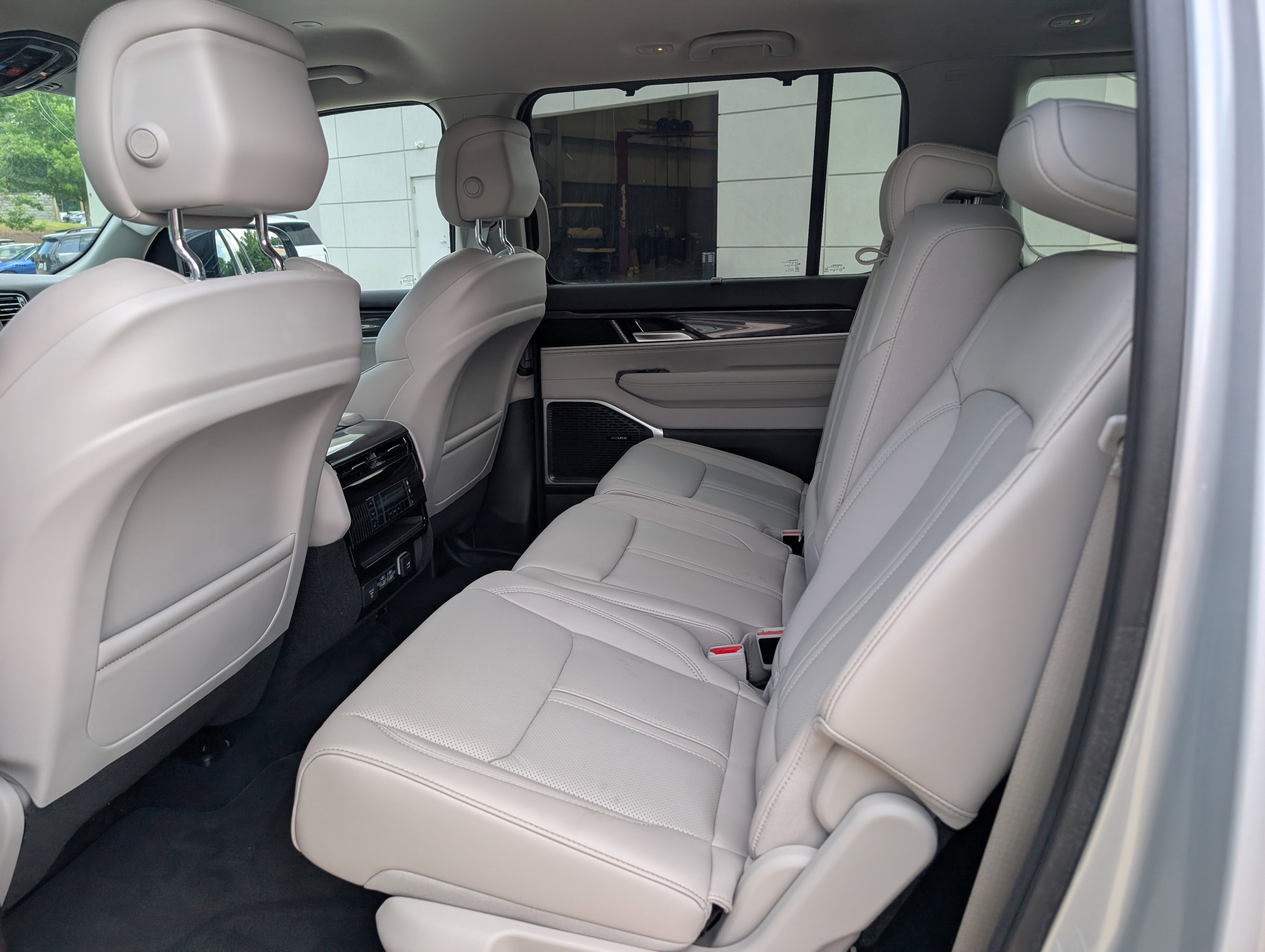 Used 2024 Silver Zynith Jeep  image 15