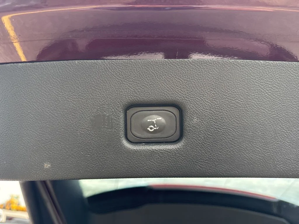 Used 2018 Burgundy Velvet Metallic Tinted Clearcoat Lincoln Reserve image 40