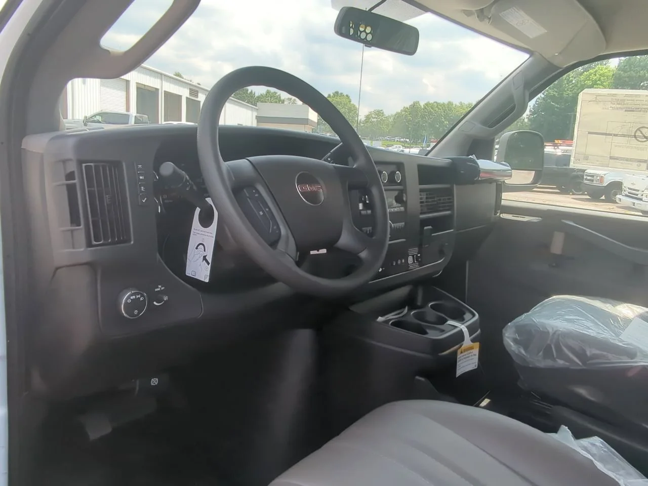 New 2025 Summit White GMC Work Van image 10