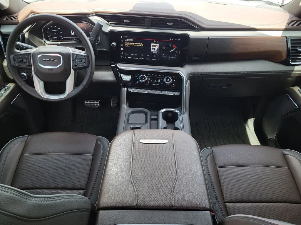 Used 2024 White Frost Tricoat GMC Denali image 21
