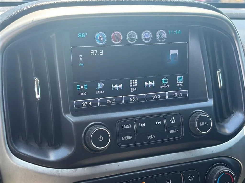Used 2018 KINETIC BLUE METALLIC Chevrolet 4WD LT image 4
