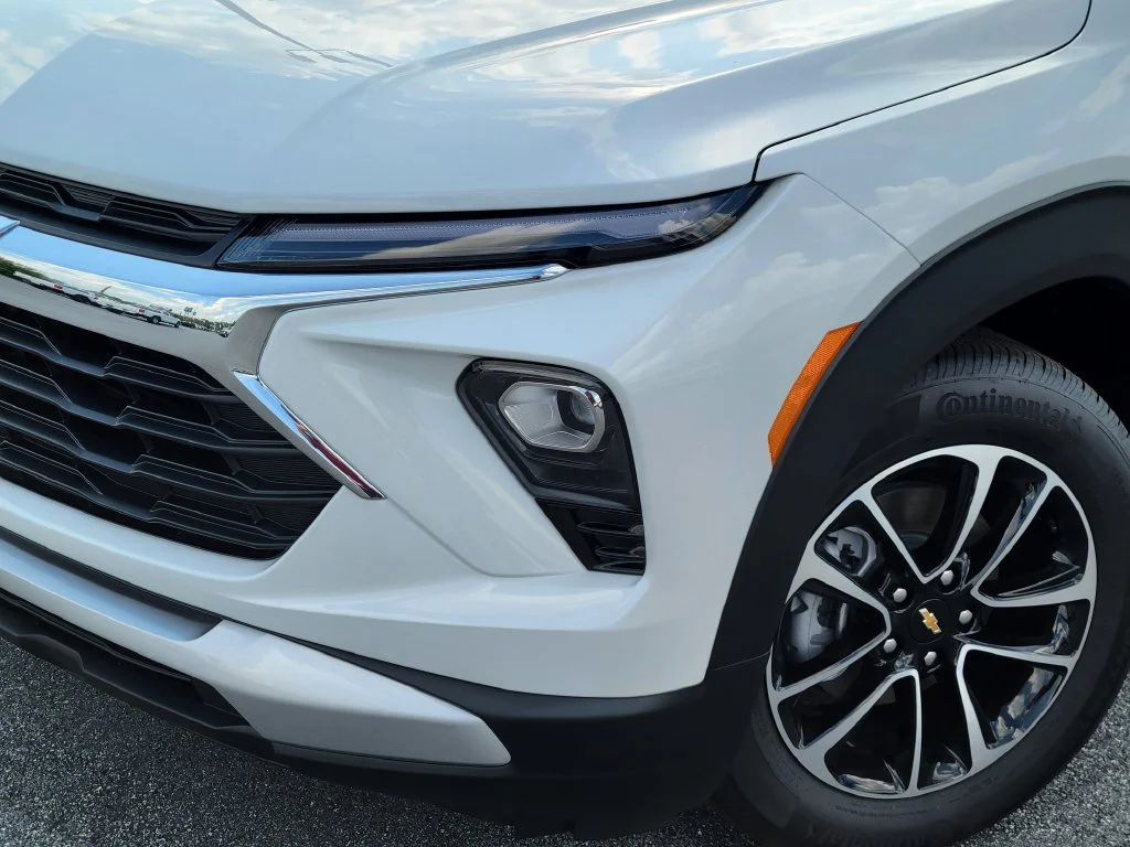 New 2026 Summit White Chevrolet LT image 10