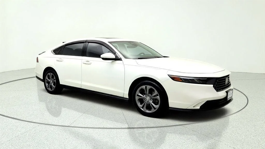 Used 2024 Platinum White Pearl Honda EX CVT image 3