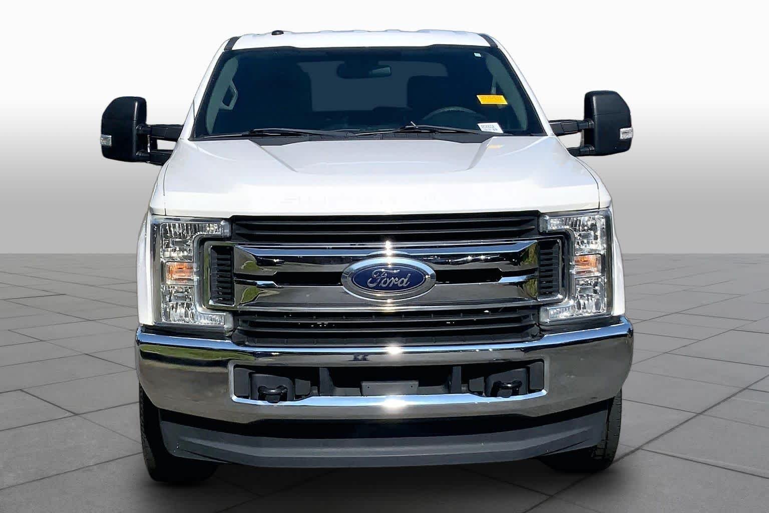 Used 2018 Oxford White Ford XLT image 3