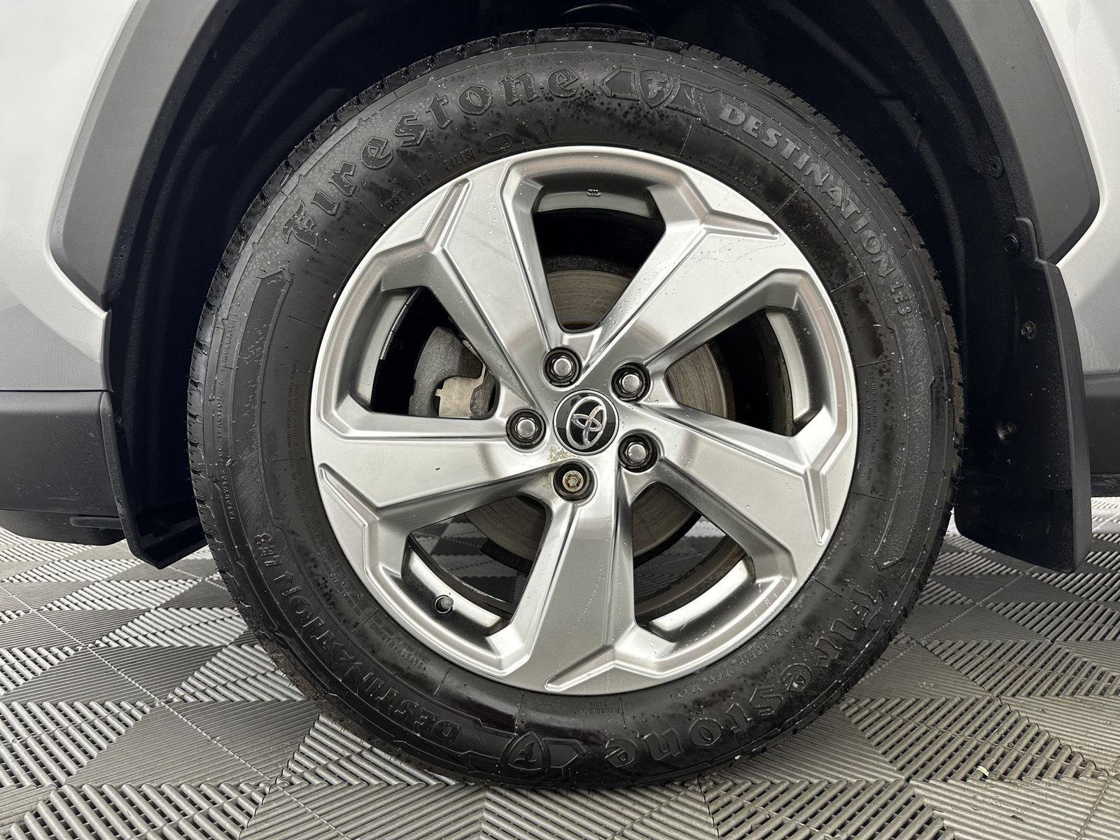 Used 2021 Silver Sky Metallic Toyota XLE Premium image 22