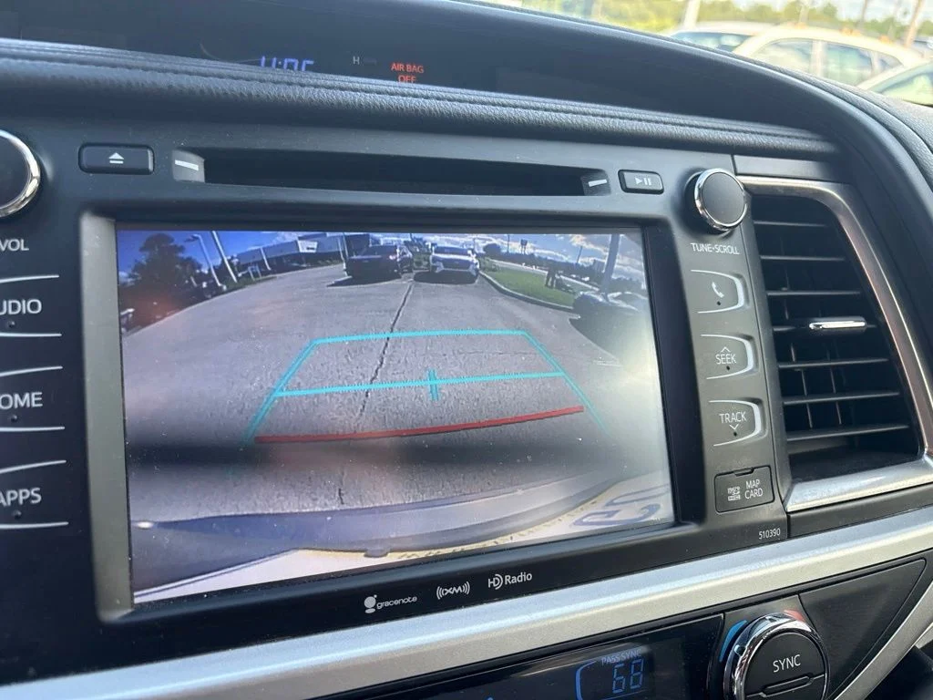 Used 2019 Green Toyota XLE image 23