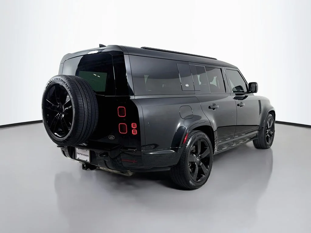 Certified Used 2023 Black Land Rover X-Dynamic SE image 5