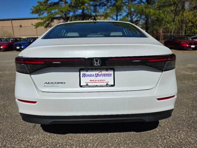 New 2026 Platinum White Pearl Honda SE image 5