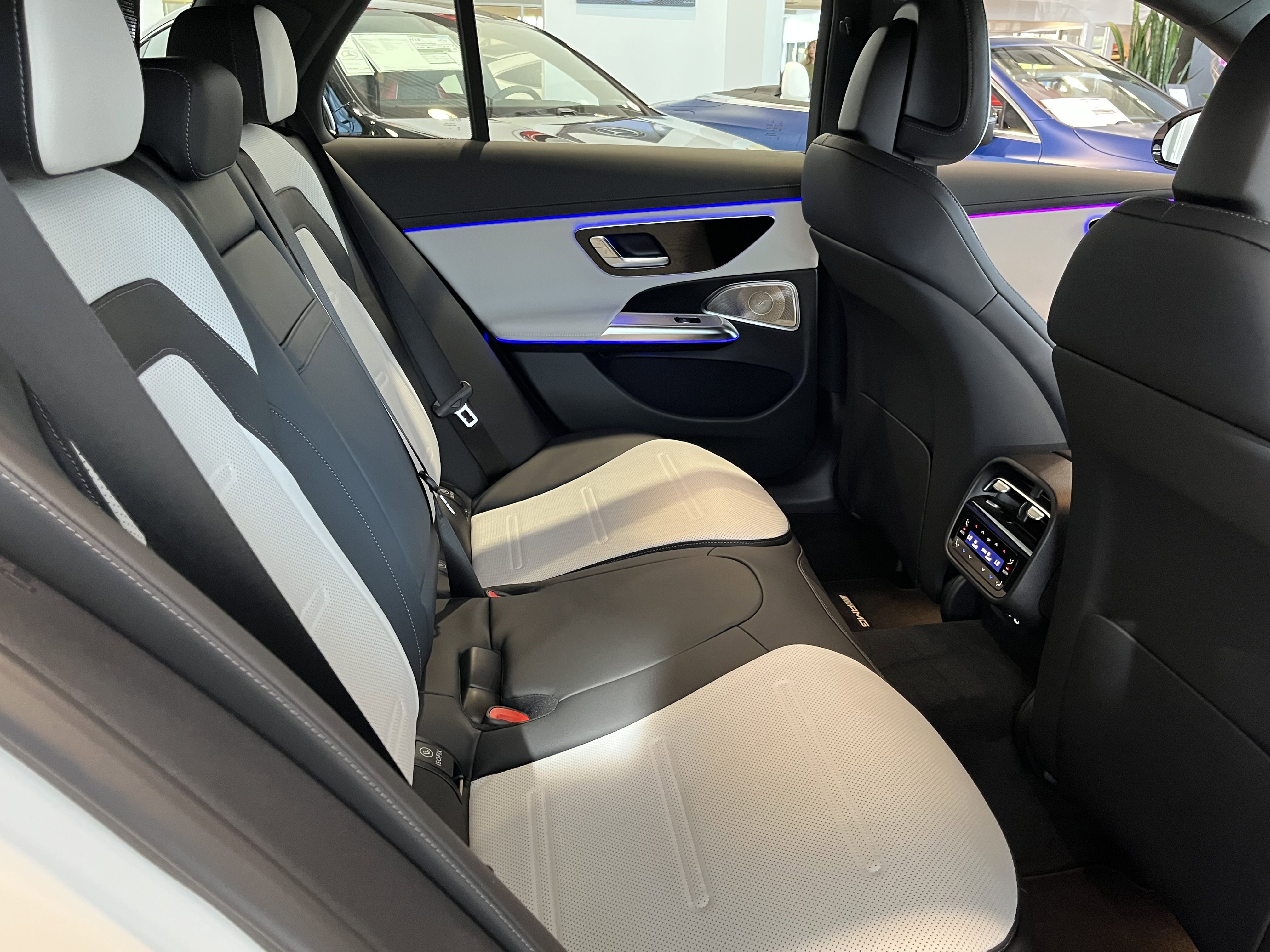 New 2026 MANUFAKTUR Moonlight White Magno Mercedes-Benz AMG® E 53 E image 47