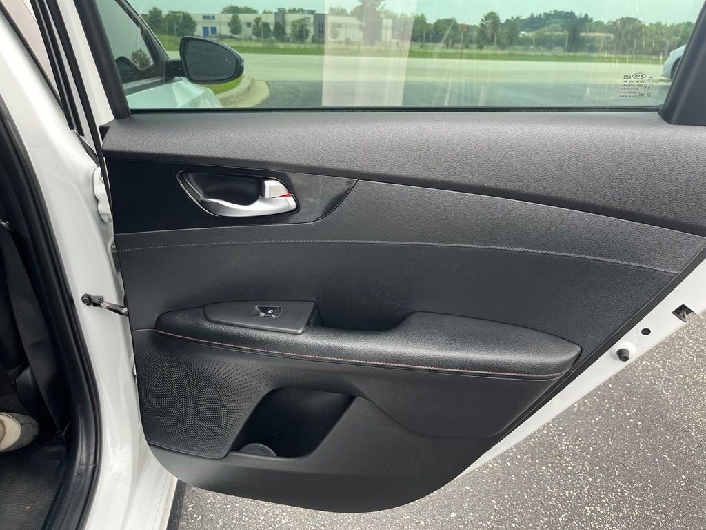 Used 2021 White Kia GT image 24