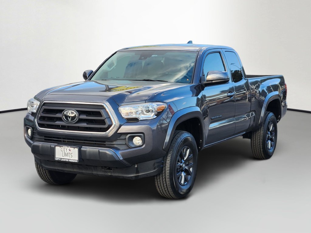 Used 2022 Gray Toyota SR5 image 3