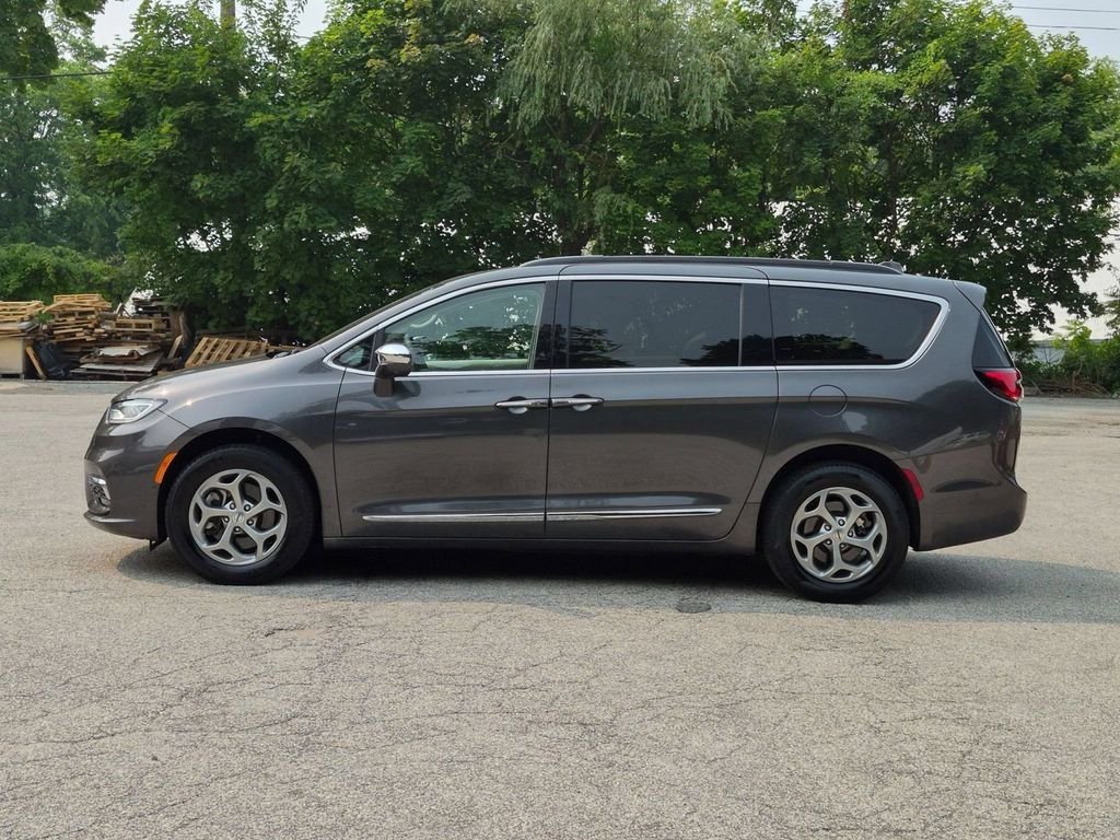 Used 2022 Gray Chrysler Limited image 11