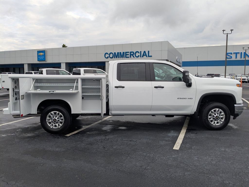 New 2026 Summit White Chevrolet WT image 4