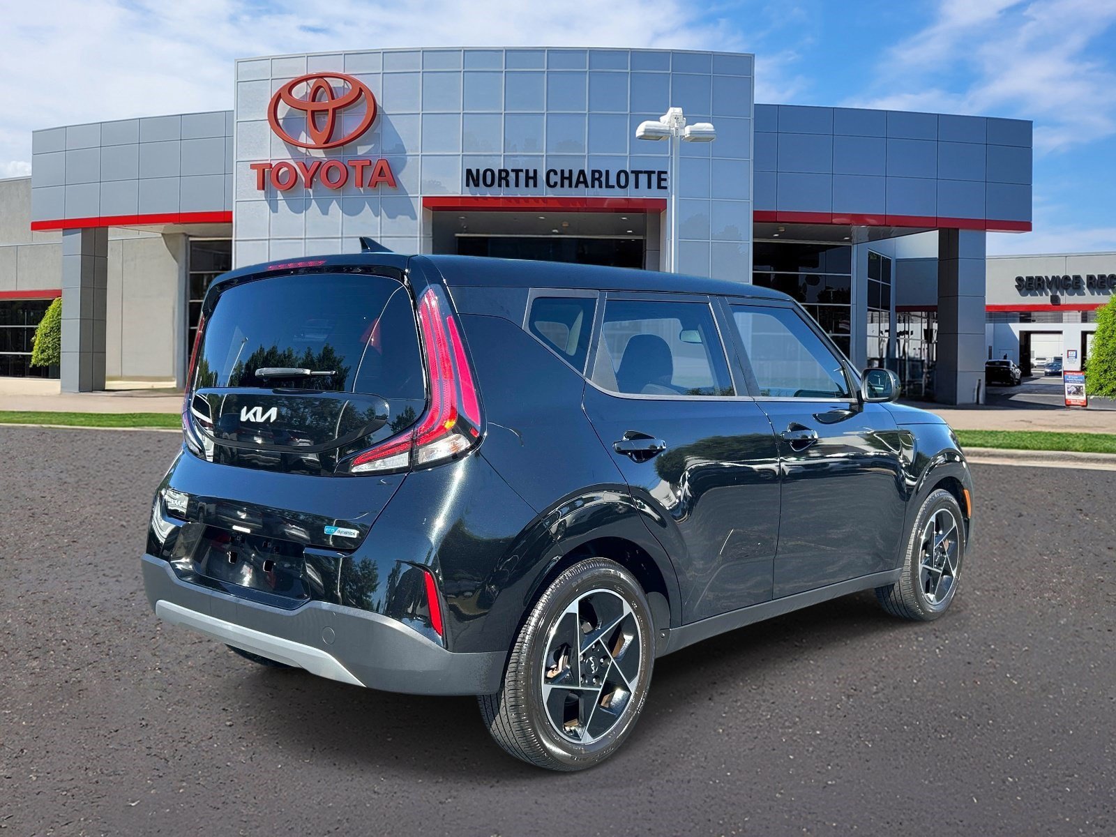 Used 2024 Fusion Black Kia EX image 6