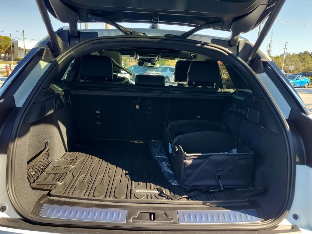 New 2026 Fuji White Land Rover Dynamic SE image 11