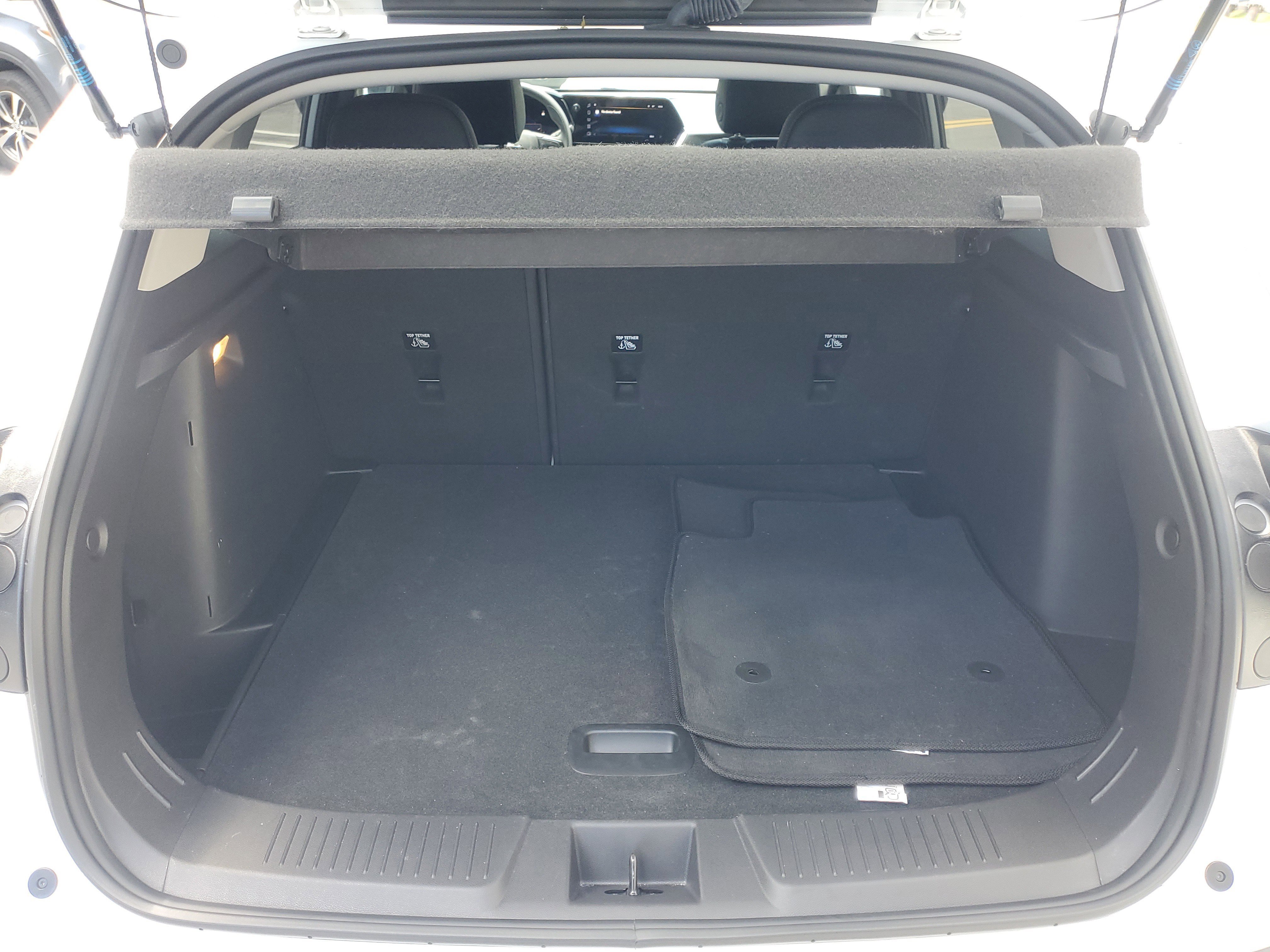 Used 2025 Summit White Chevrolet LT image 8