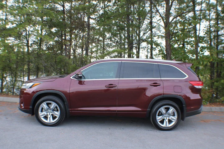Used 2019 Ooh La La Rouge Mica Toyota Limited image 5