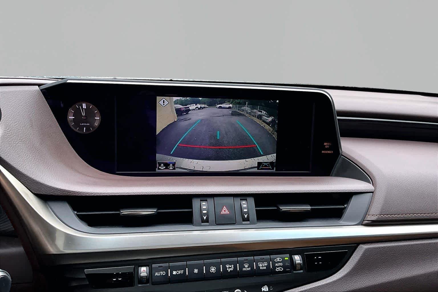Used 2020 Atomic Silver Lexus  image 27