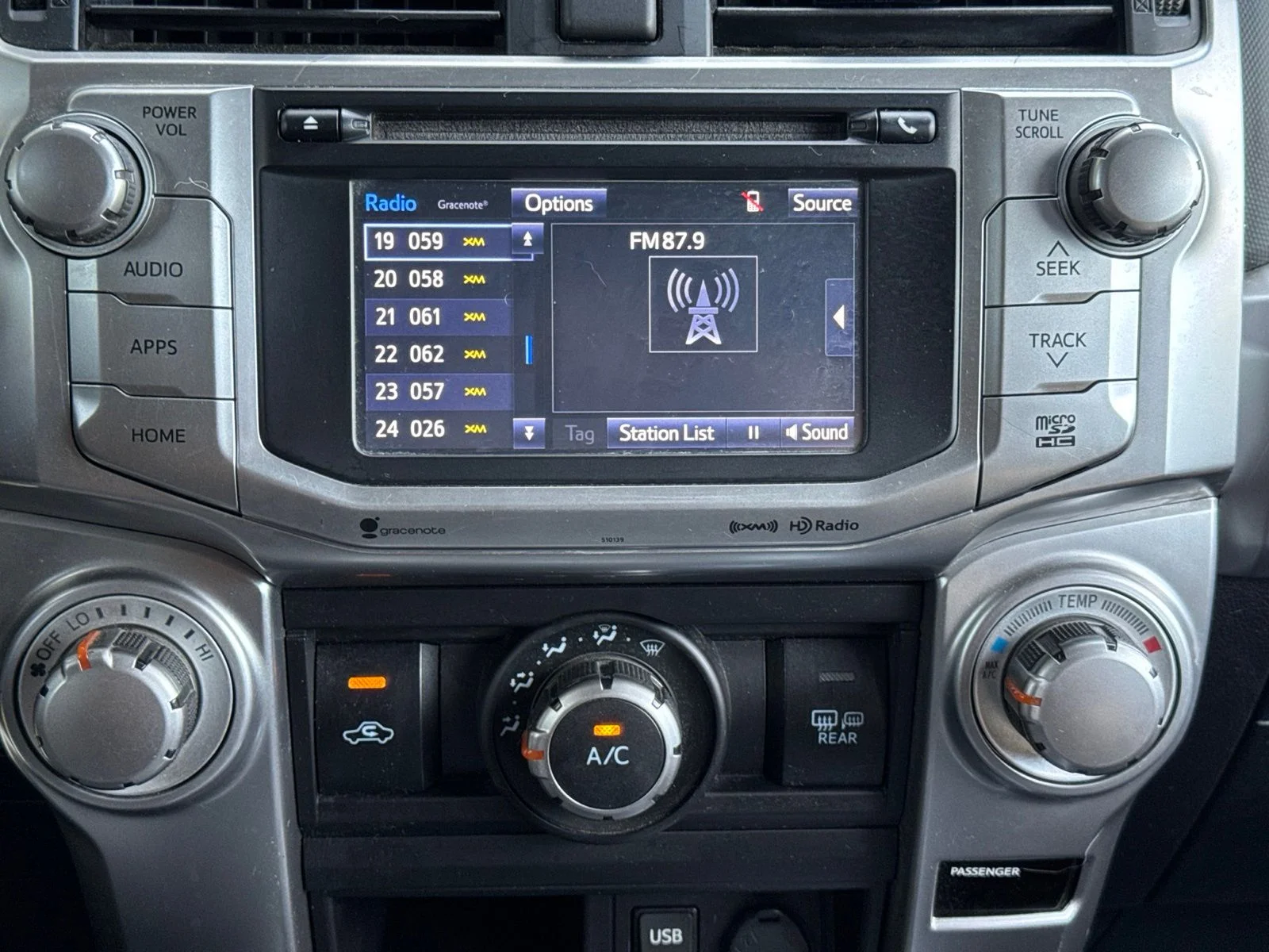 Used 2018 Super White Toyota SR5 image 22