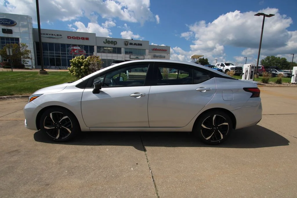 Used 2024 Silver Nissan 1.6 SR image 17