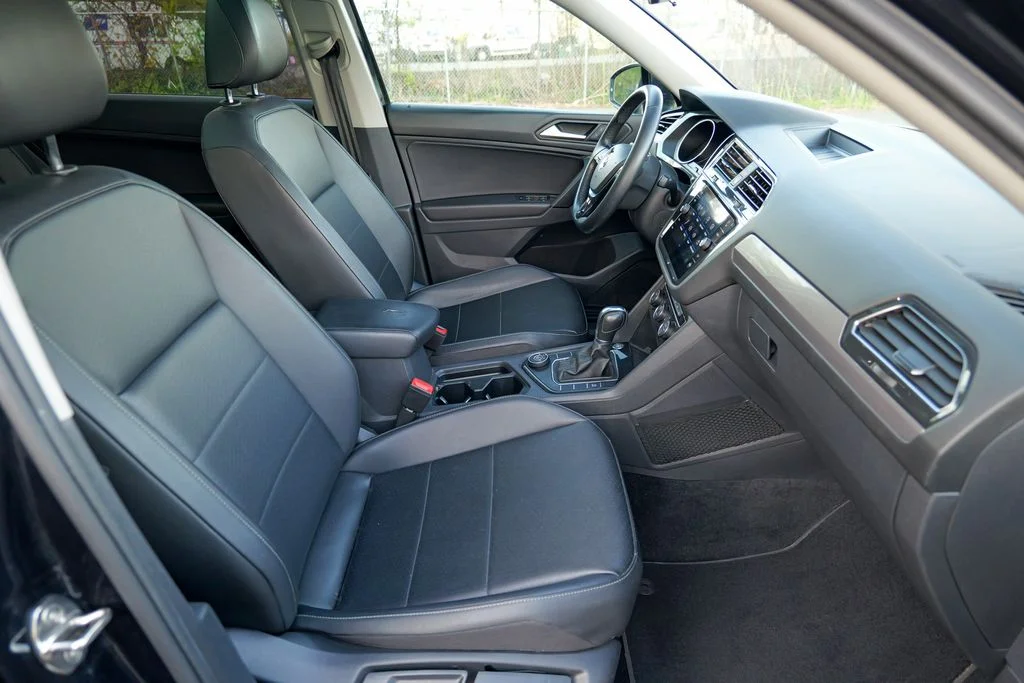 Used 2019 Platinum Gray Metallic Volkswagen 2.0T SE image 34