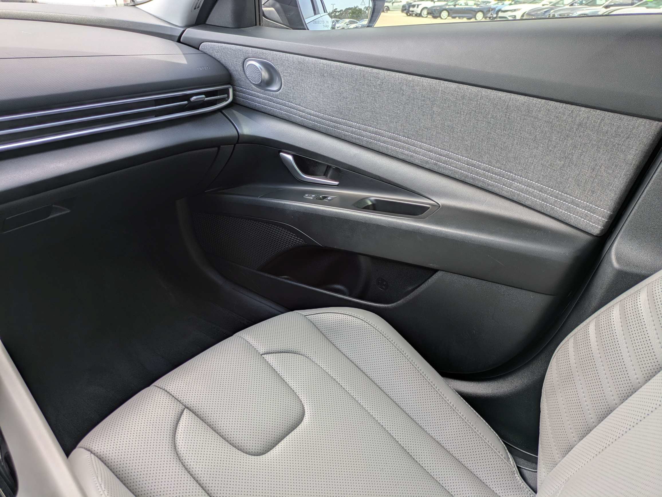 Used 2024 Abyss Black Hyundai Limited image 17