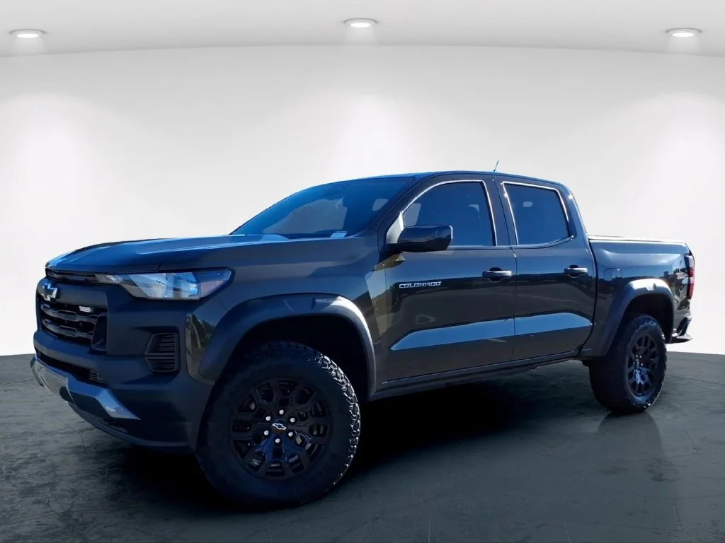 Used 2025 Brown Chevrolet Trail Boss image 2
