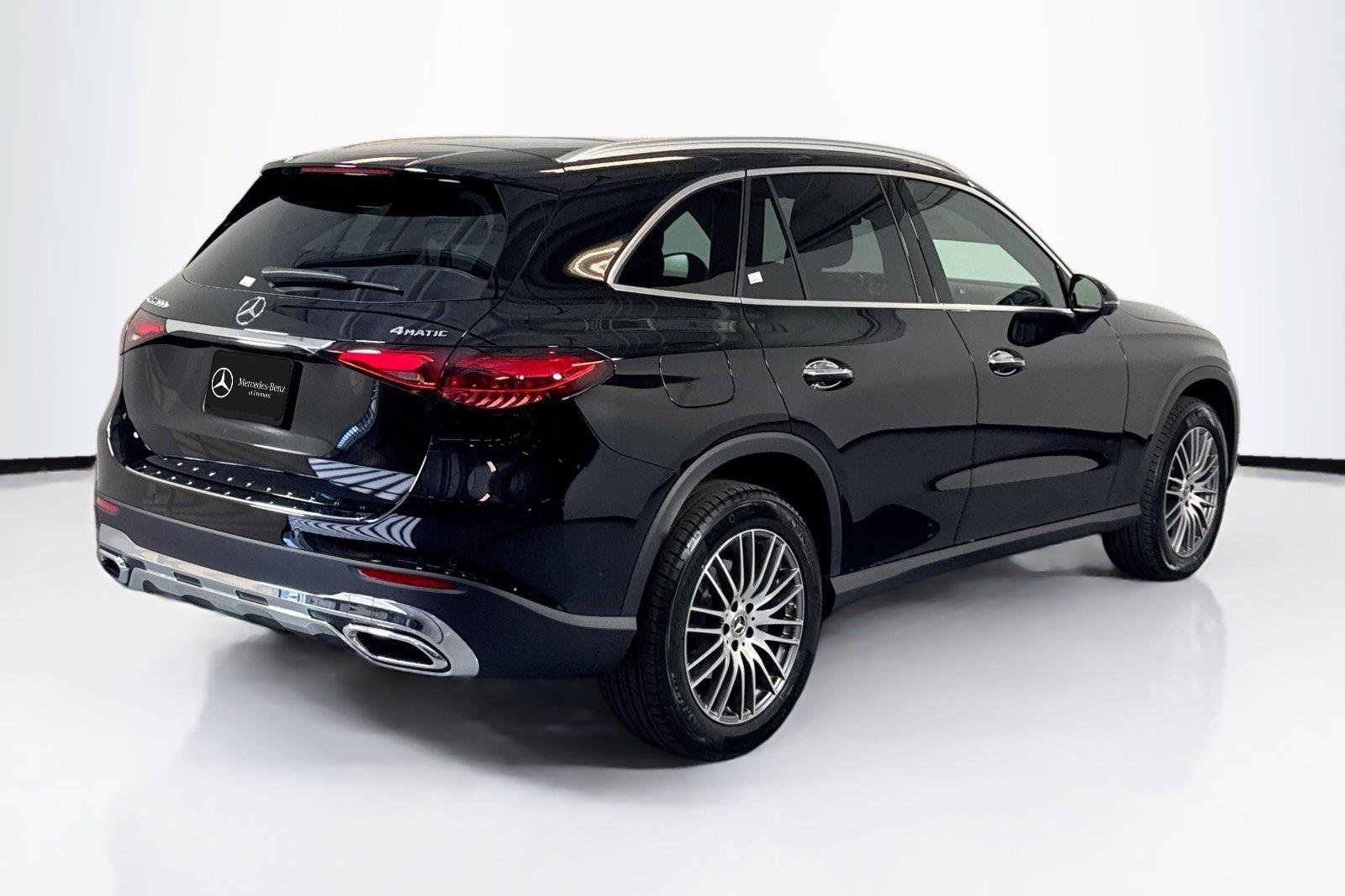New 2026 Black Mercedes-Benz GLC 300 image 5