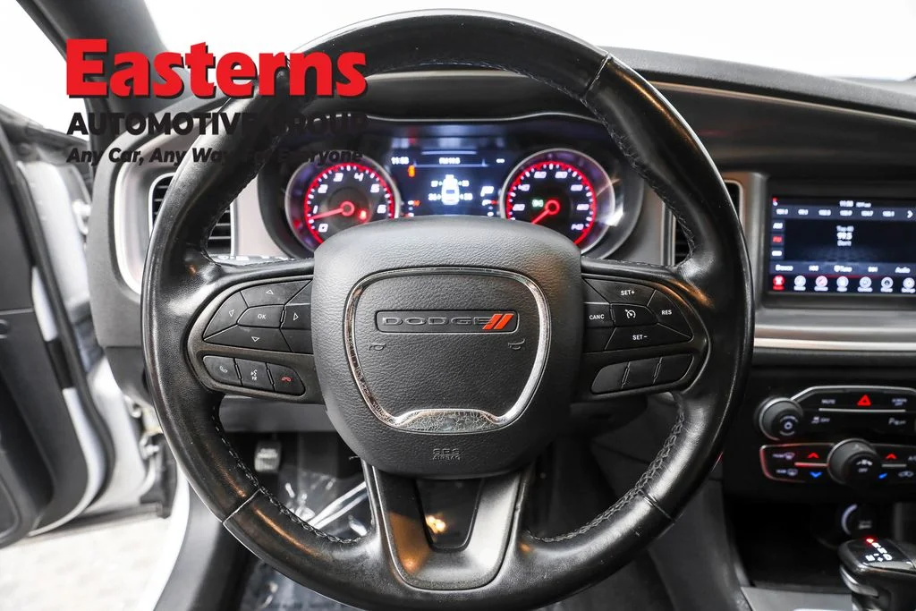Used 2022 Silver Dodge SXT image 10