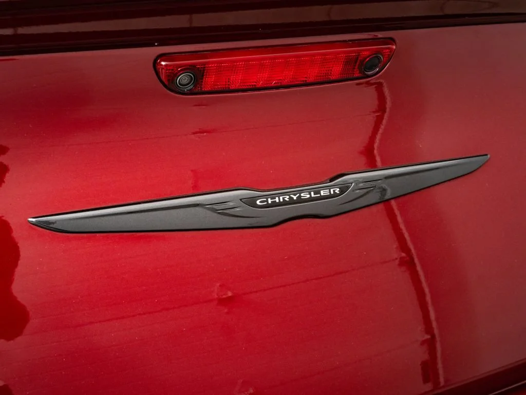 Used 2023 Velvet Red Pearlcoat Chrysler C image 3