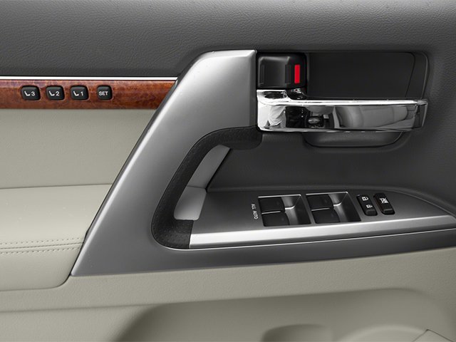 Used 2014 Silver Toyota  image 19