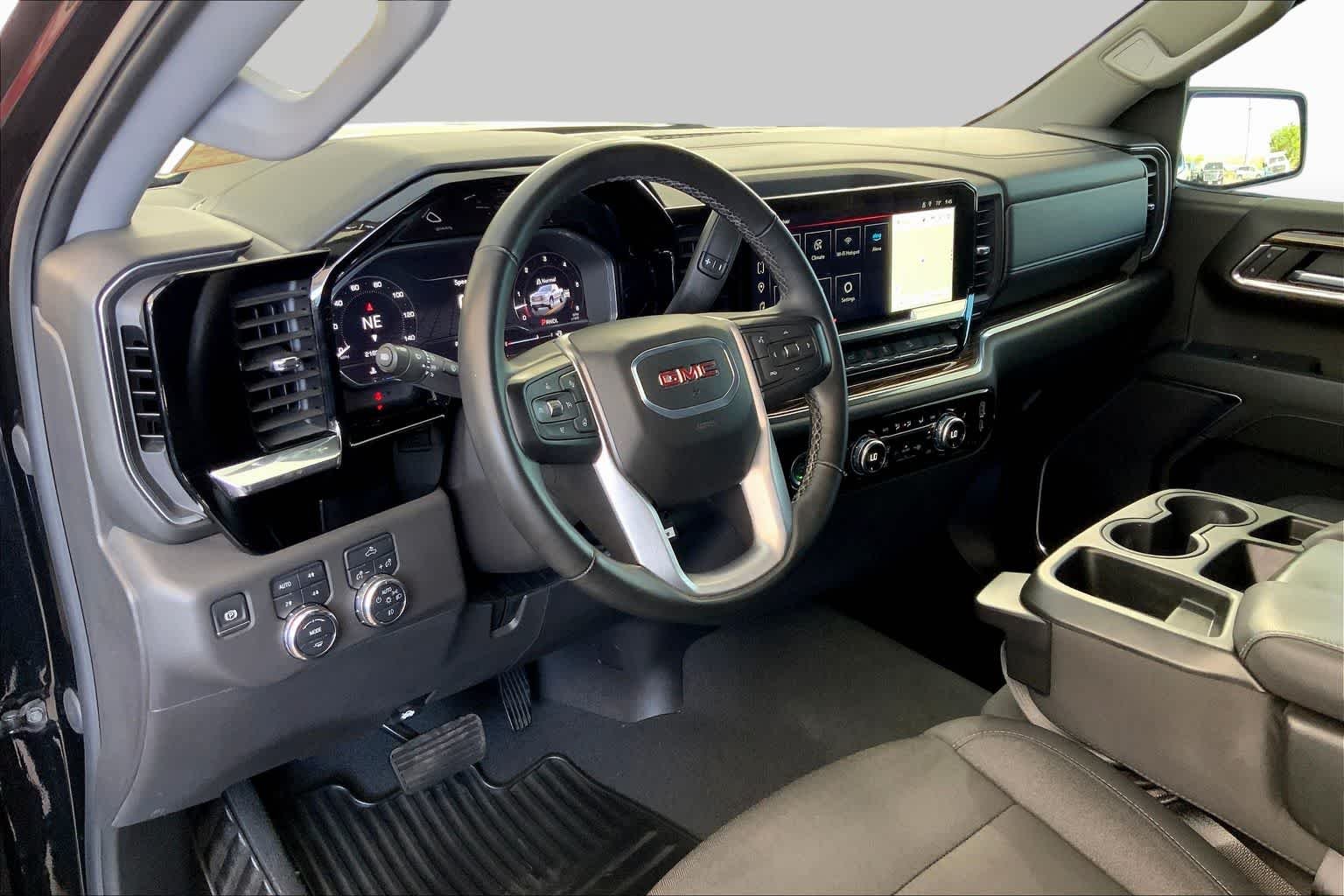 Used 2024 Onyx Black GMC Elevation image 18
