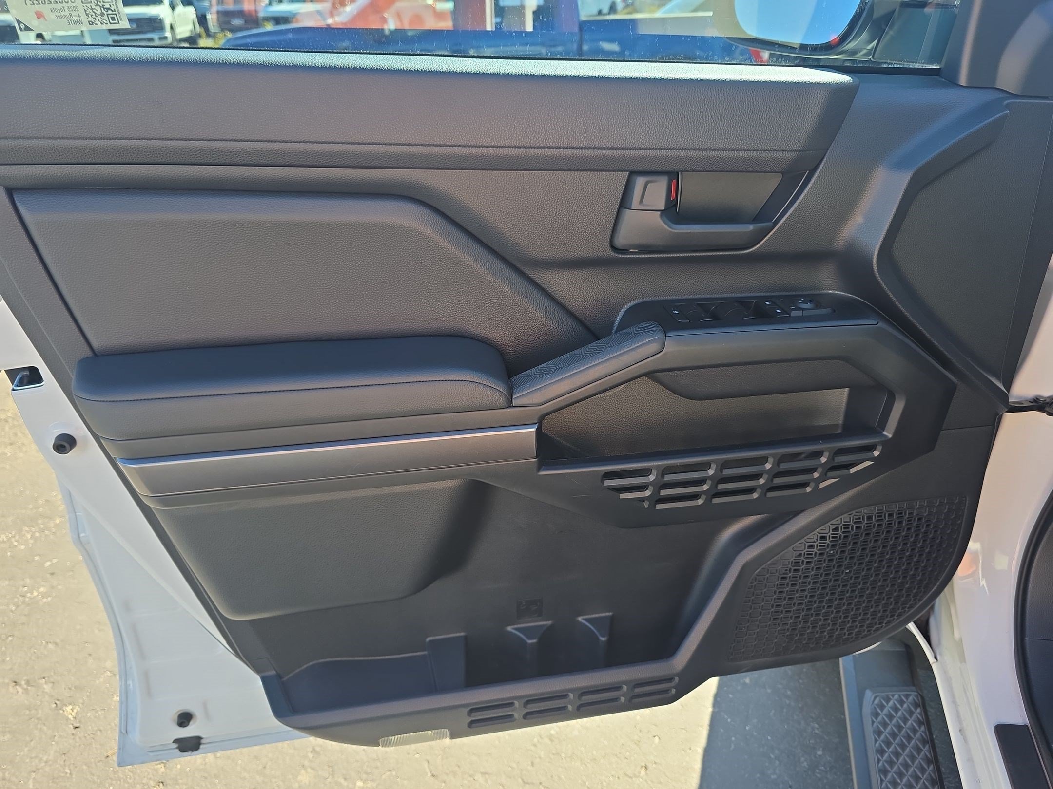Used 2025 Ice Toyota SR5 image 13