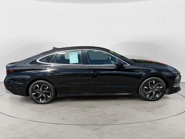 Used 2024 Onyx Black Hyundai SEL image 6