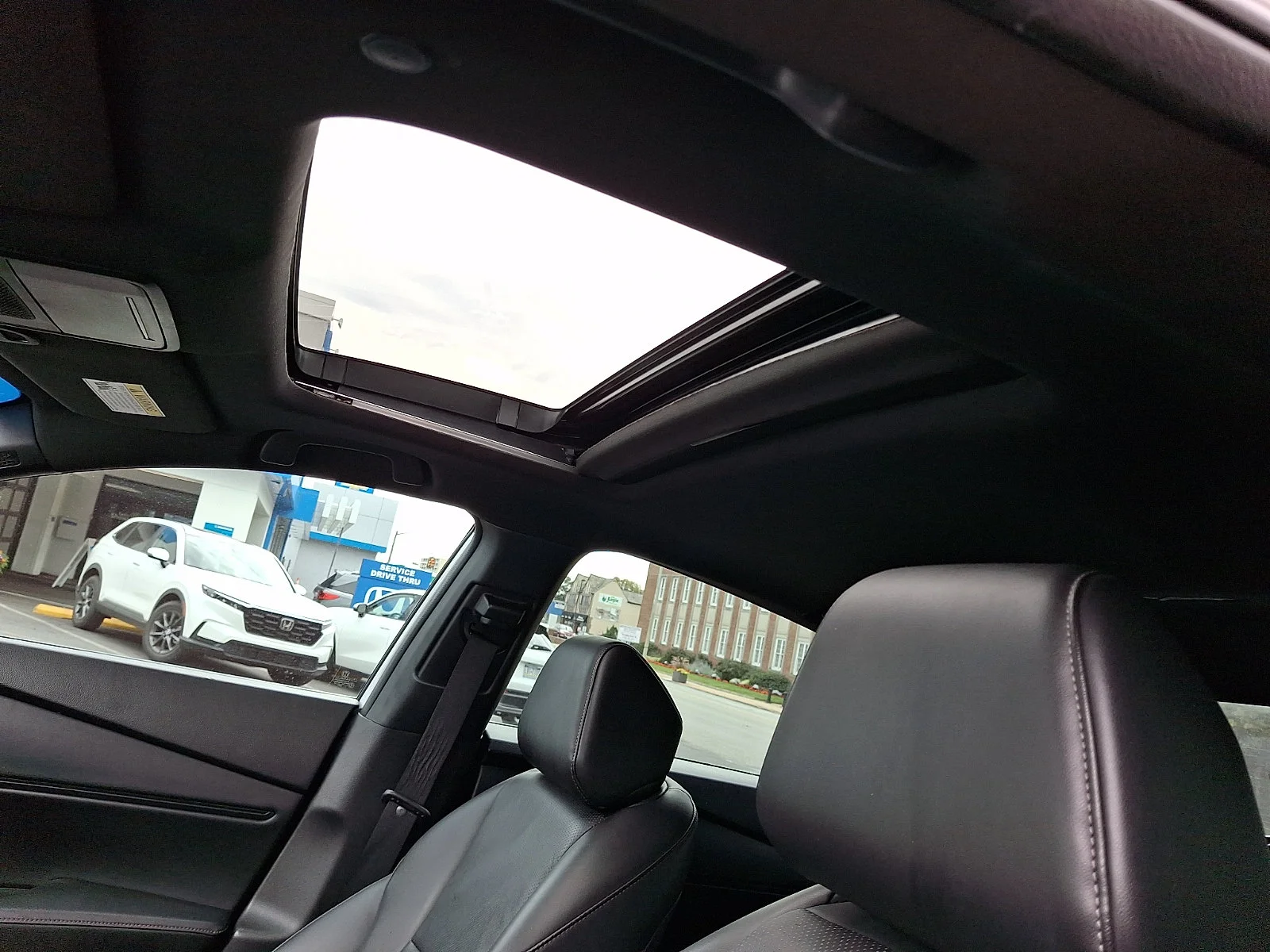 Used 2025 Platinum White Pearl Honda Sport-L image 13