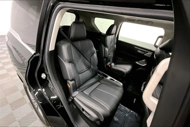Used 2025 Mineral Black INFINITI SENSORY image 26