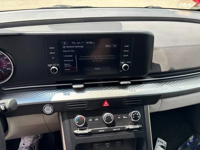 Used 2024 Snow White Pearl Kia LX image 19