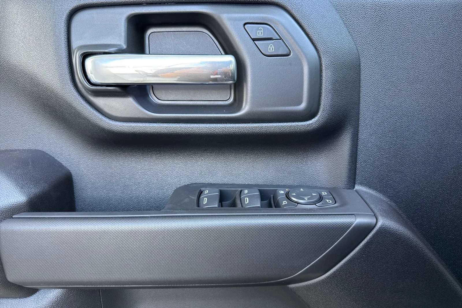 2026 Chevrolet Silverado 2500 HD Custom view 10