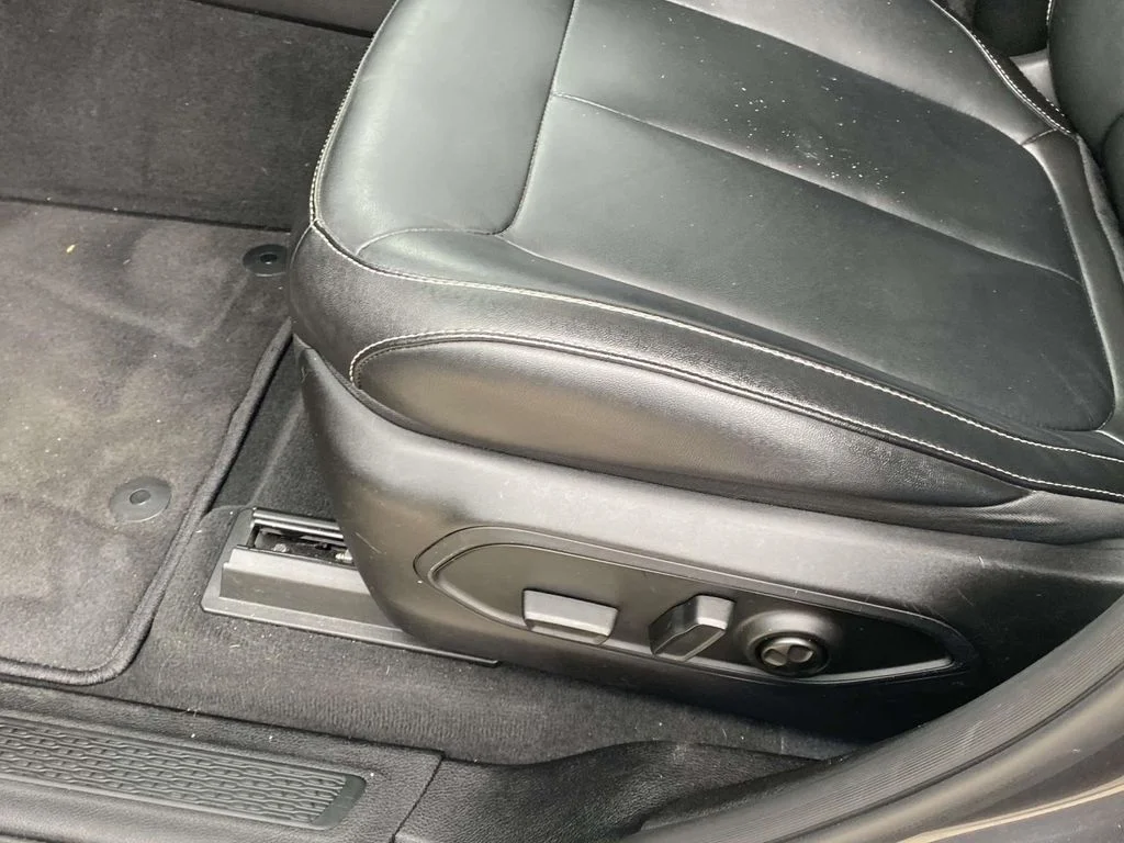 Used 2023 Gray Jeep Limited image 21