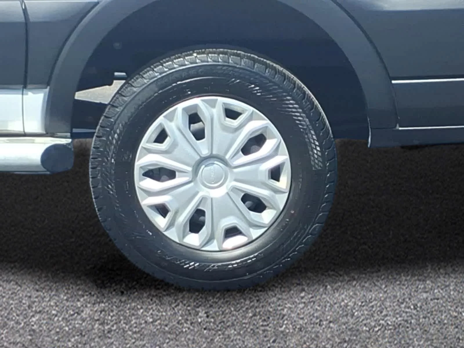 Used 2025 Oxford White Ford  image 3