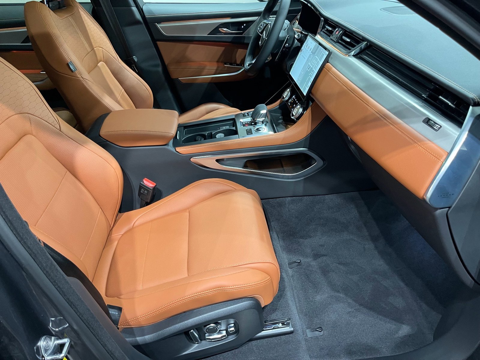 2026 Jaguar F-Pace R-Dynamic S - Photo 24