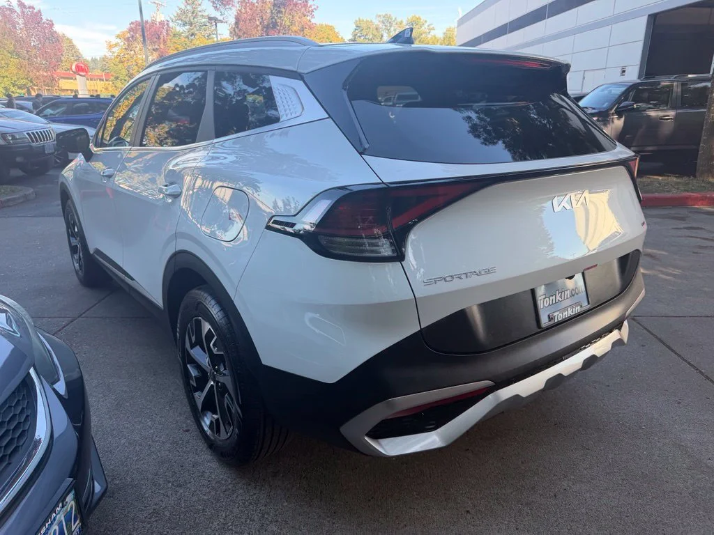 Used 2025 Snow White Pearl Kia EX image 6