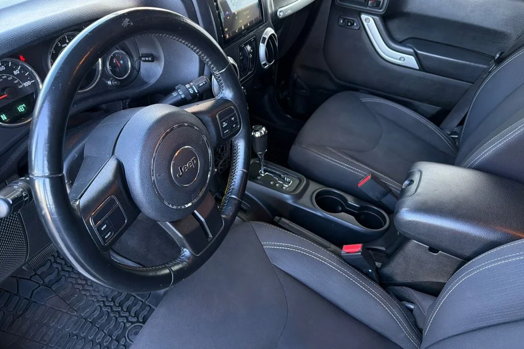 Used 2018 Black Clearcoat Jeep Unlimited Sahara image 12
