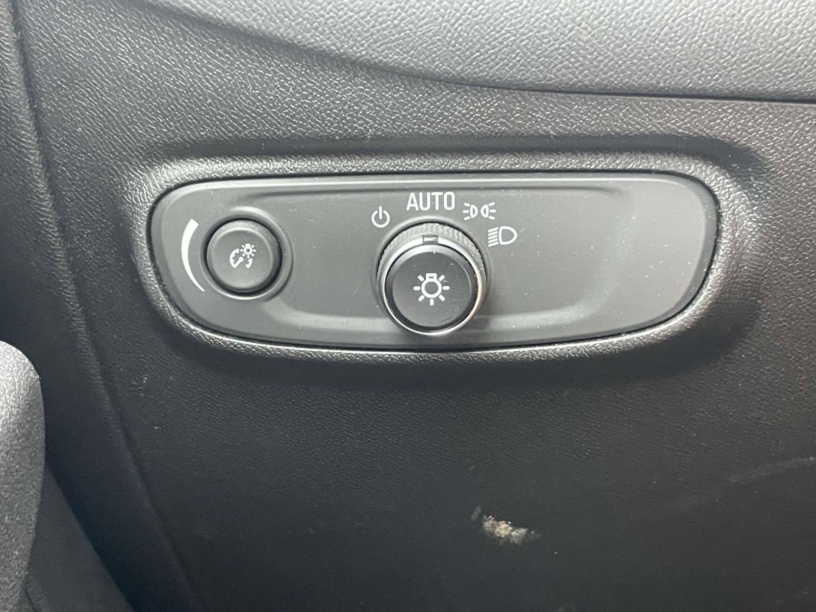 Used 2018 Summit White Chevrolet LT image 19