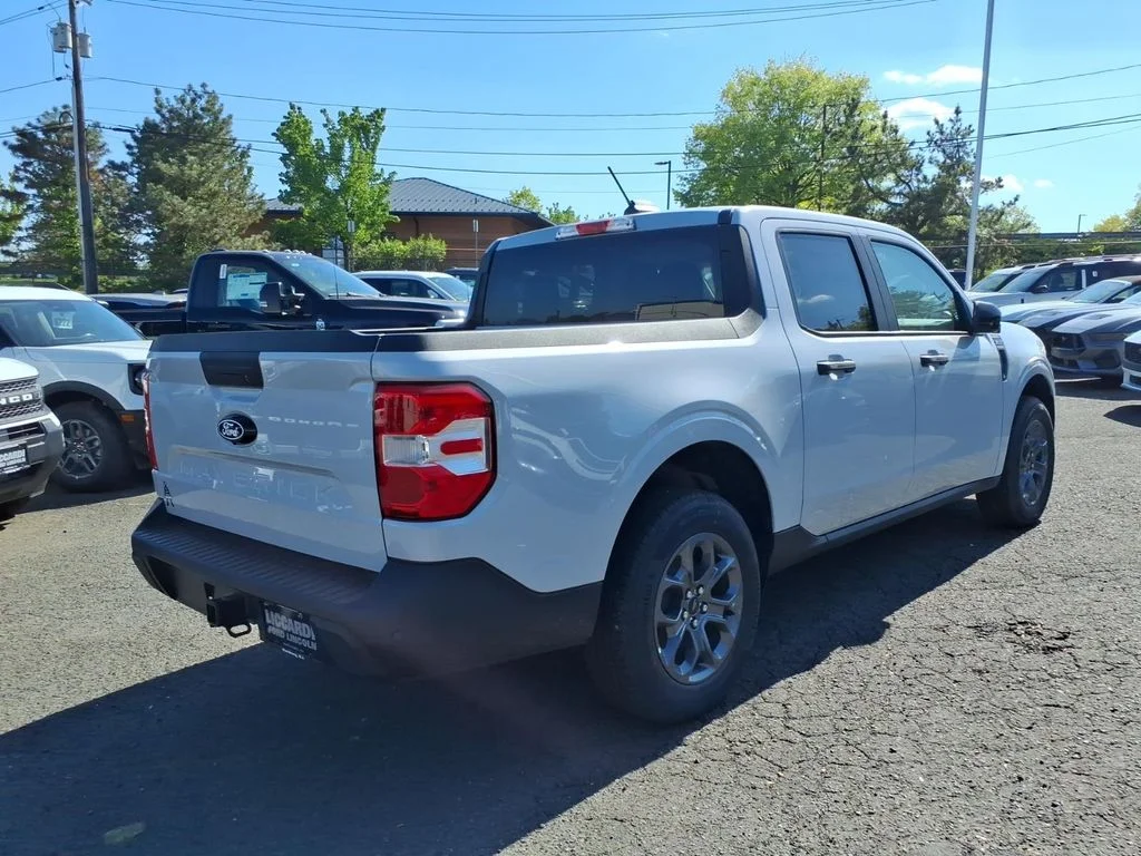 New 2026 Space White Metallic Ford XLT image 6