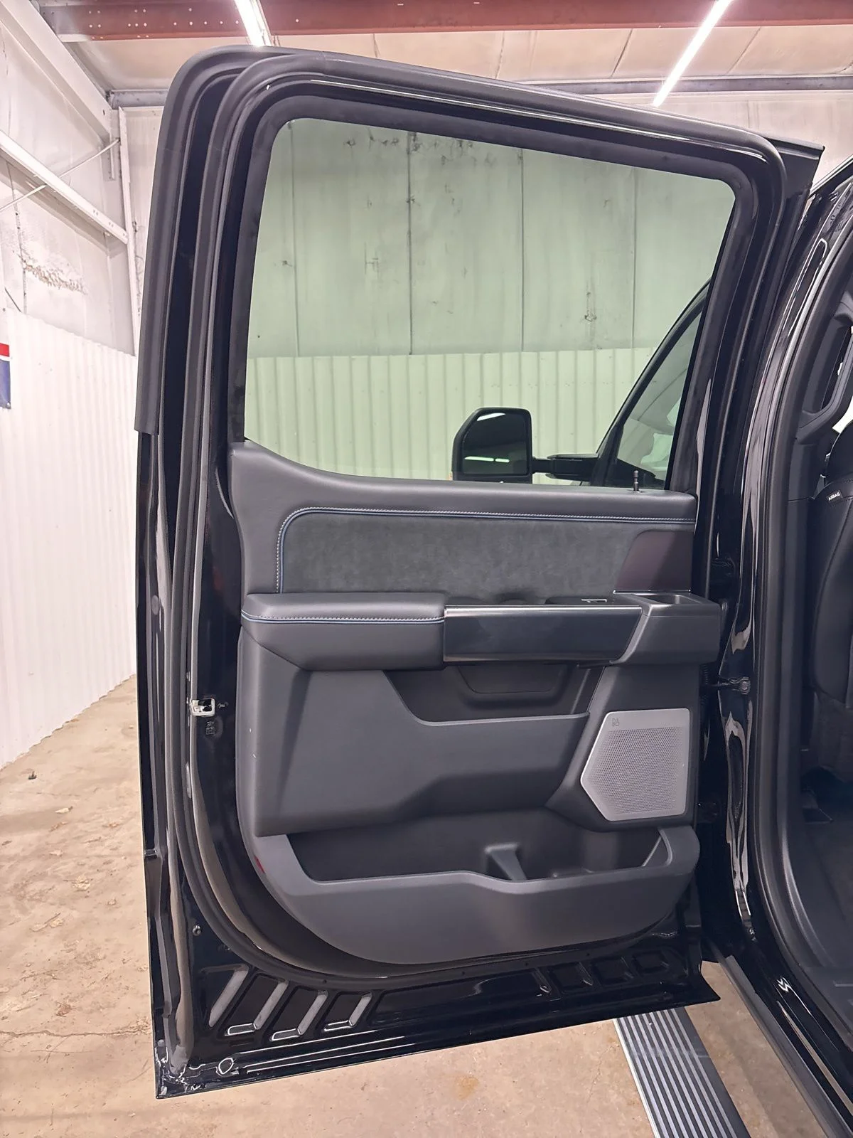 2026 Ford F-350 Super Duty Platinum - Photo 13
